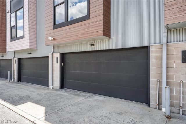 1208 W 73rd Place, Cleveland, OH 44102