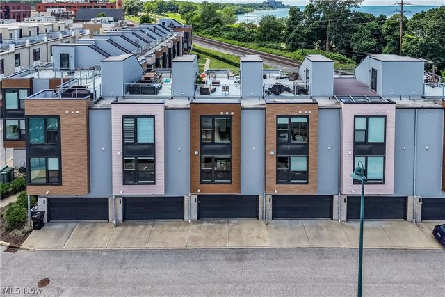 1208 W 73rd Place, Cleveland, OH 44102