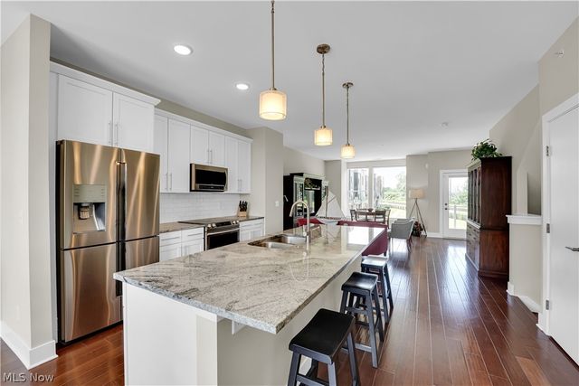 1208 W 73rd Place, Cleveland, OH 44102
