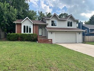 1507 E James St, Derby, KS 67037