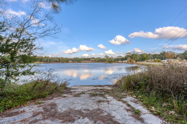 281 Pipers Landing Road, Defuniak Springs, FL 32433