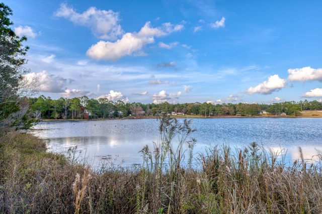 281 Pipers Landing Road, Defuniak Springs, FL 32433