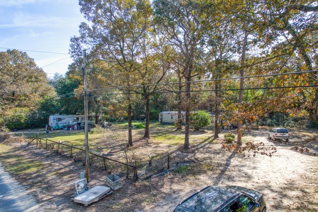 281 Pipers Landing Road, Defuniak Springs, FL 32433