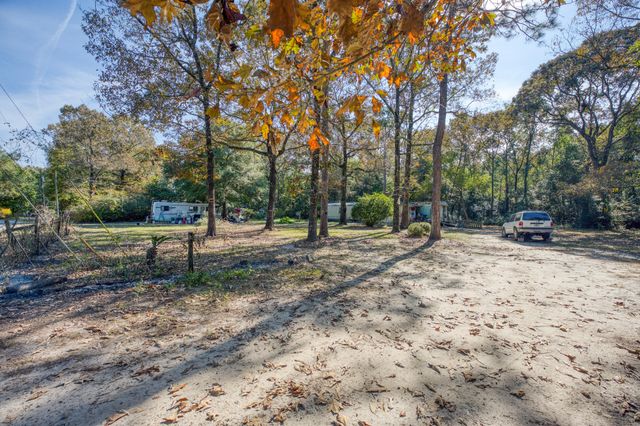 281 Pipers Landing Road, Defuniak Springs, FL 32433