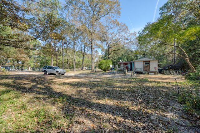 281 Pipers Landing Road, Defuniak Springs, FL 32433