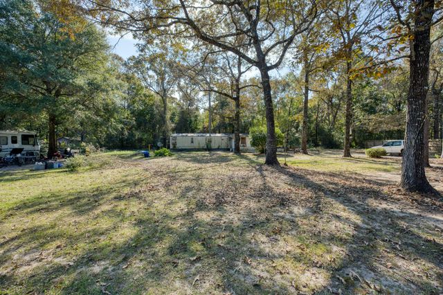 281 Pipers Landing Road, Defuniak Springs, FL 32433
