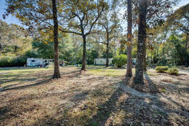 281 Pipers Landing Road, Defuniak Springs, FL 32433