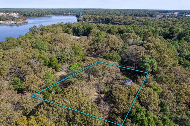 281 Pipers Landing Road, Defuniak Springs, FL 32433
