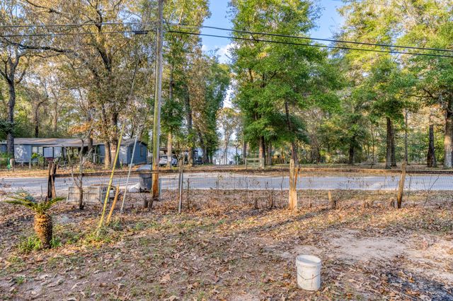 281 Pipers Landing Road, Defuniak Springs, FL 32433