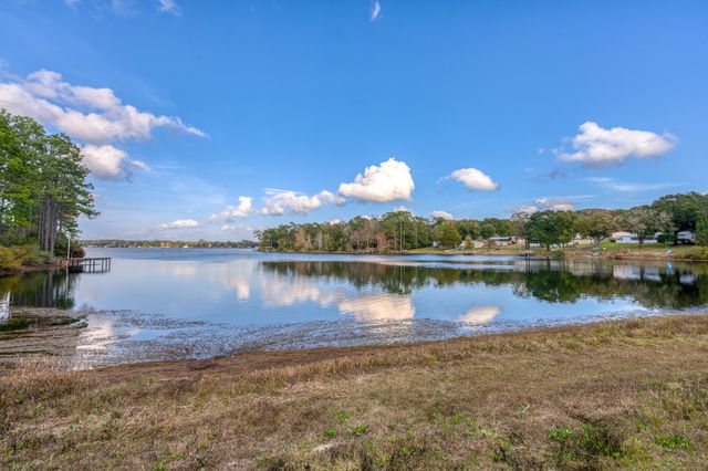 281 Pipers Landing Road, Defuniak Springs, FL 32433