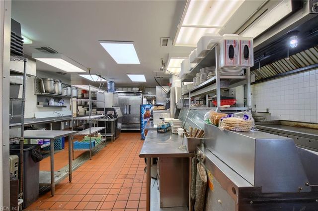 1725 George Wash Memorial HWY, Gloucester Point, VA 23062