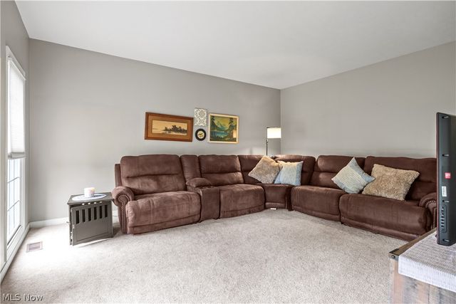 809 Adam Run Drive, Cuyahoga Falls, OH 44223