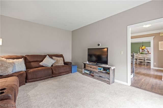 809 Adam Run Drive, Cuyahoga Falls, OH 44223