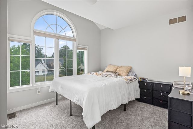 809 Adam Run Drive, Cuyahoga Falls, OH 44223