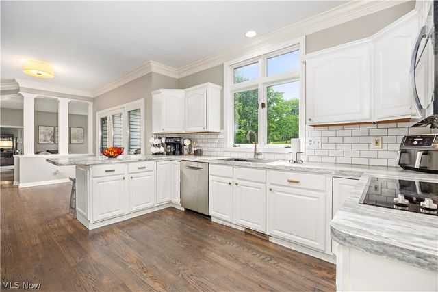 809 Adam Run Drive, Cuyahoga Falls, OH 44223