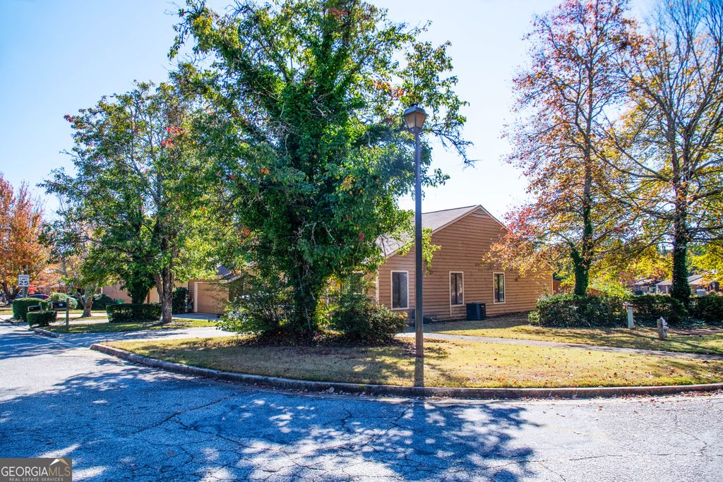 1509 Burnstone Drive, Stone Mountain, GA 30088