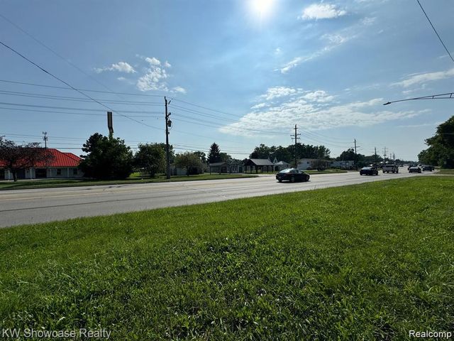 2830 Dixie Highway, Waterford, MI 48328