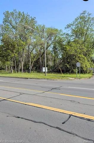 2830 Dixie Highway, Waterford, MI 48328