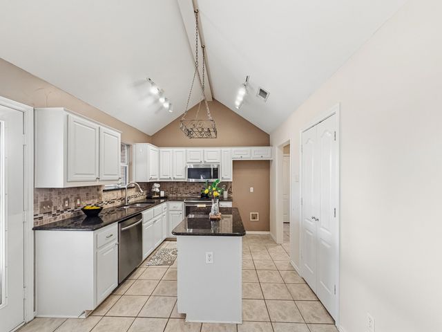 3620 Willow Creek Drive, Midlothian, TX 76065