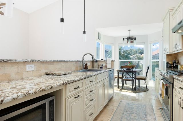 750 WHITE SAND DRIVE NE, St Petersburg, FL 33703