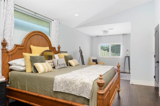 750 WHITE SAND DRIVE NE, St Petersburg, FL 33703