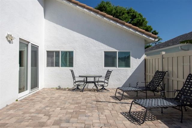 750 WHITE SAND DRIVE NE, St Petersburg, FL 33703