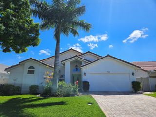 750 WHITE SAND DRIVE NE, St Petersburg, FL 33703