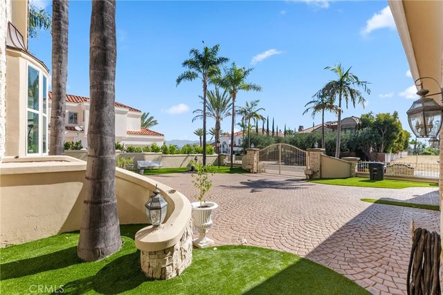 27495 Hidden Trail Road, Laguna Hills, CA 92653