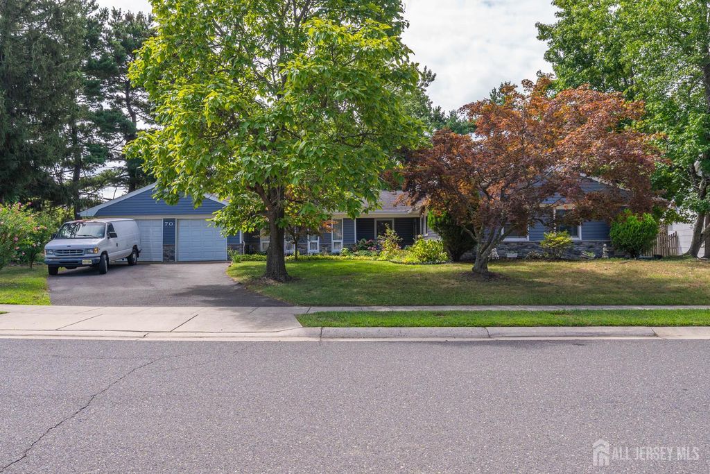 70 Northland Avenue, Aberdeen, NJ 07747
