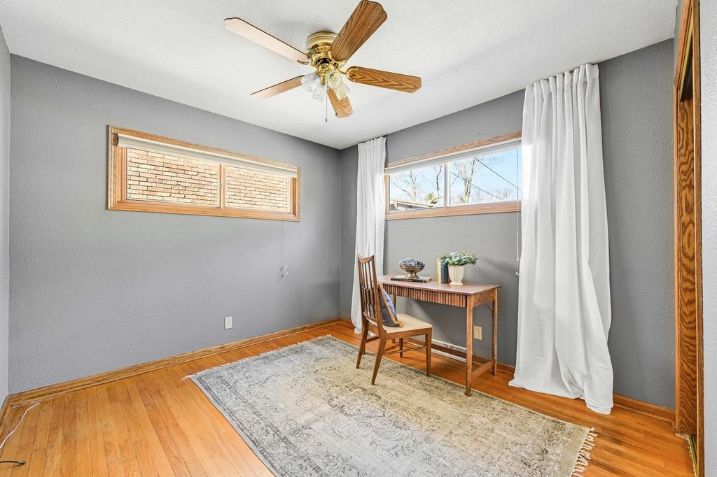 property-img
