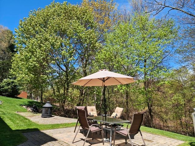 25 Manor Rd, Auburn, MA 01501