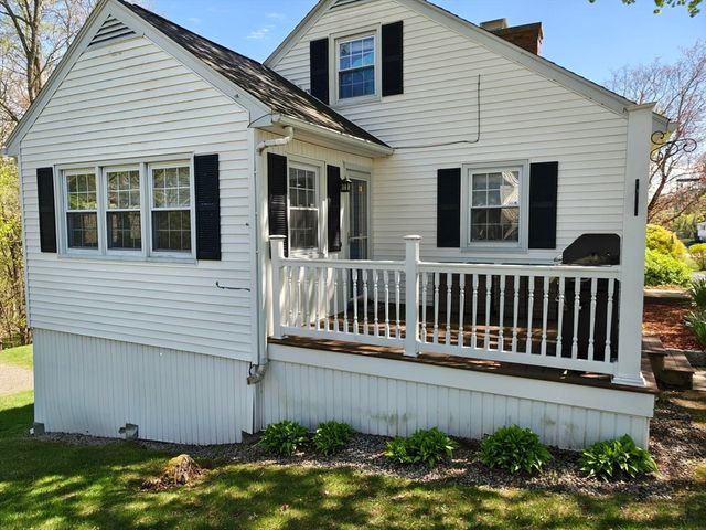 25 Manor Rd, Auburn, MA 01501