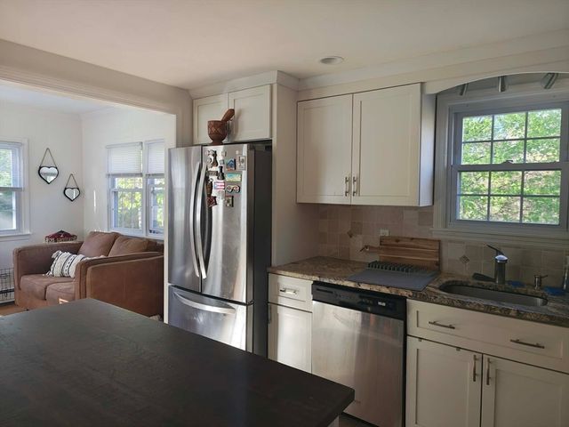 25 Manor Rd, Auburn, MA 01501