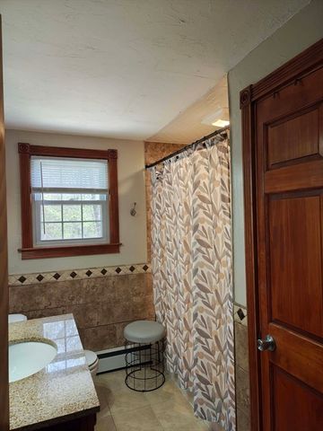 25 Manor Rd, Auburn, MA 01501