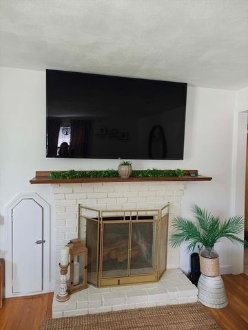 25 Manor Rd, Auburn, MA 01501