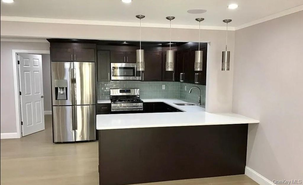368 Balcom Avenue, Bronx, NY 10465 — photo 4