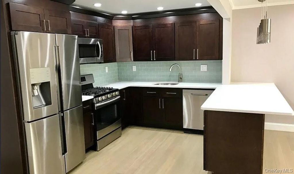 368 Balcom Avenue, Bronx, NY 10465 — photo 5