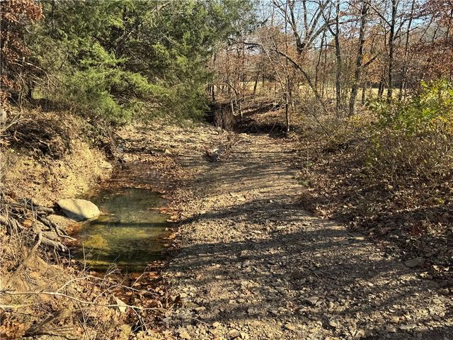 6444 madison, Huntsville, AR 72740