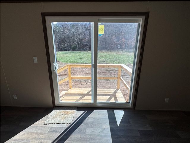 6444 madison, Huntsville, AR 72740