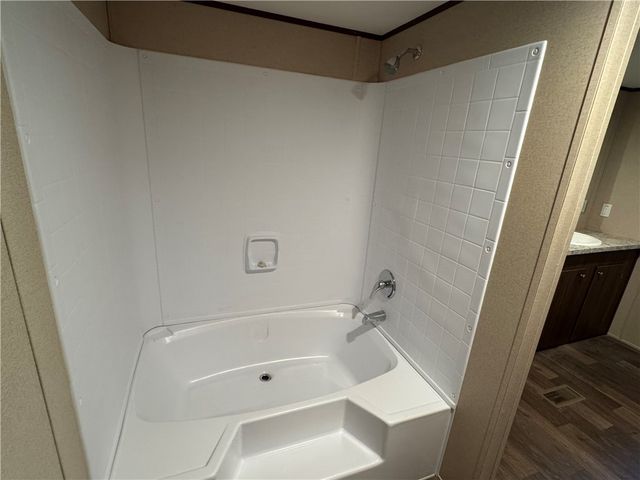 6444 madison, Huntsville, AR 72740