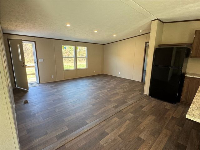 6444 madison, Huntsville, AR 72740