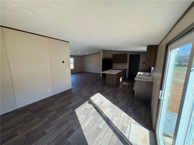 6444 madison, Huntsville, AR 72740