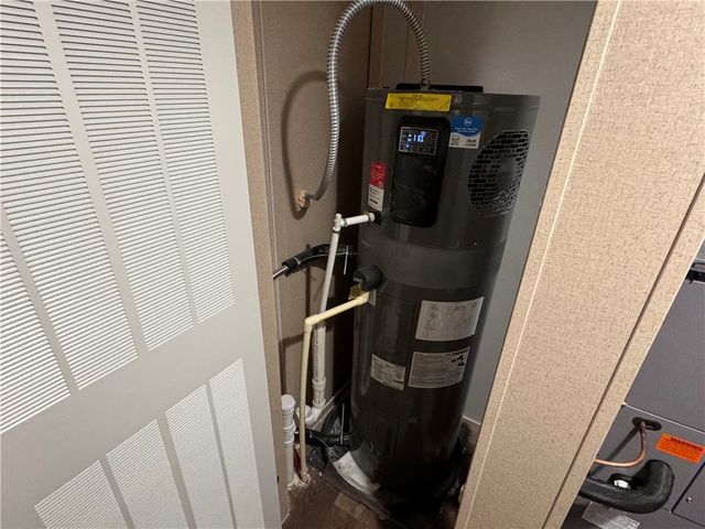 6444 madison, Huntsville, AR 72740