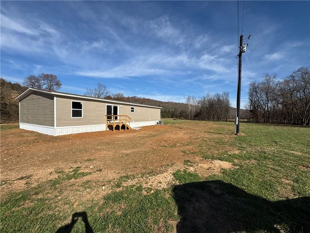 6444 madison, Huntsville, AR 72740