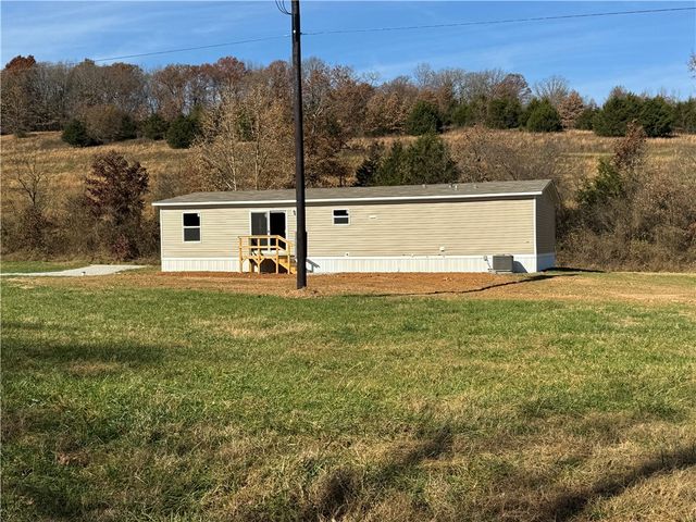 6444 madison, Huntsville, AR 72740