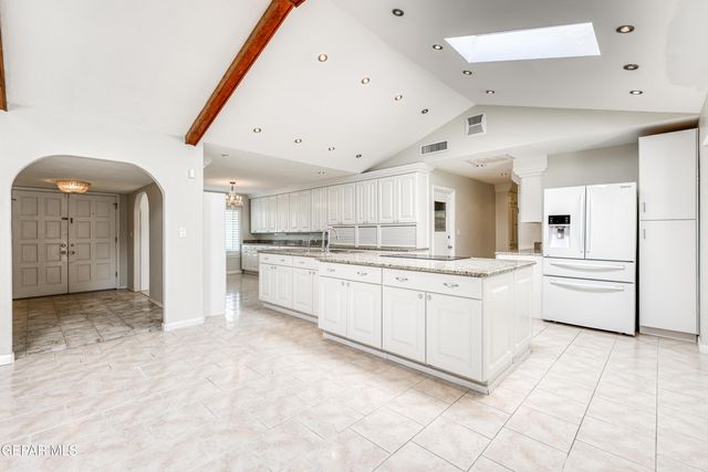 3212 OLD SPANISH Trail, El Paso, TX 79904