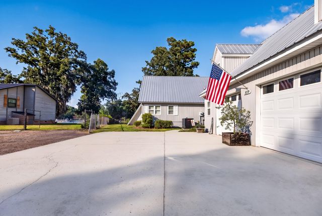 1039 Summerford Lane, Manning, SC 29102