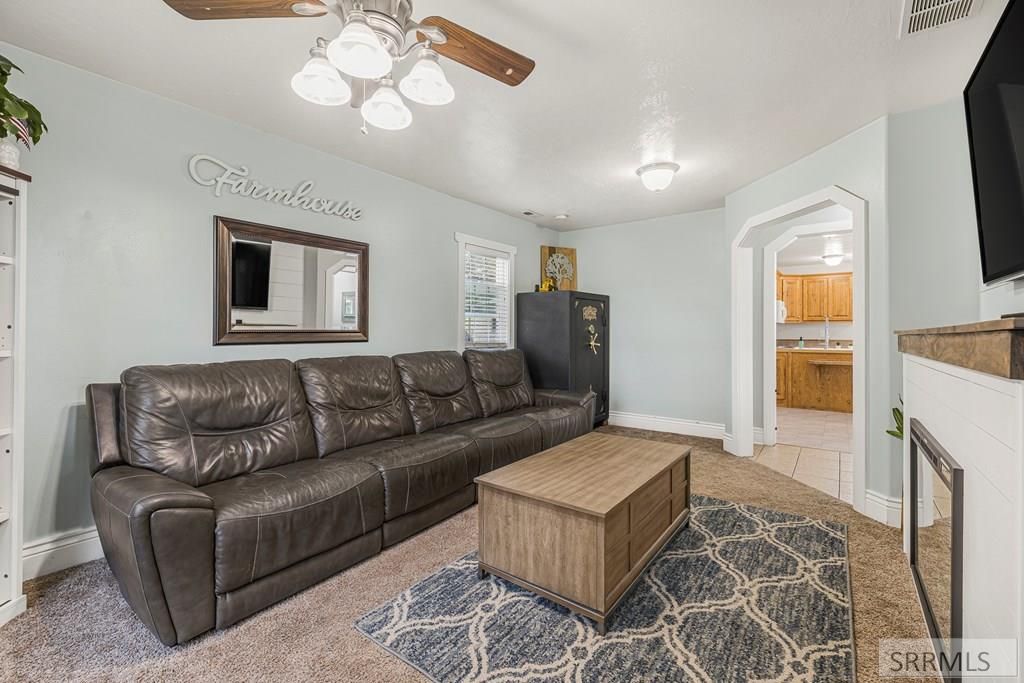 Image 10 of property listing at 4824 W Broadway Street, Idaho Falls, ID 83402