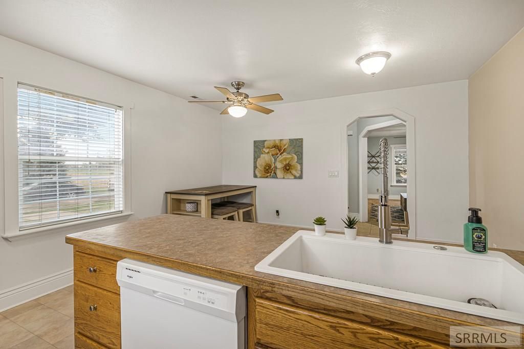 Image 16 of property listing at 4824 W Broadway Street, Idaho Falls, ID 83402