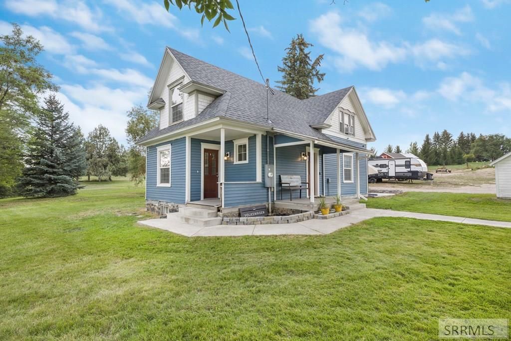 Image 2 of property listing at 4824 W Broadway Street, Idaho Falls, ID 83402
